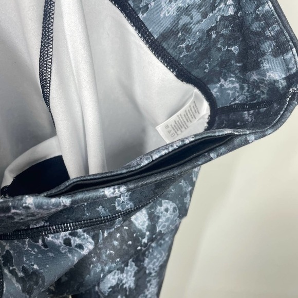 ALO Airbrush Leggings in Glossy Python M - Picture 10 of 13